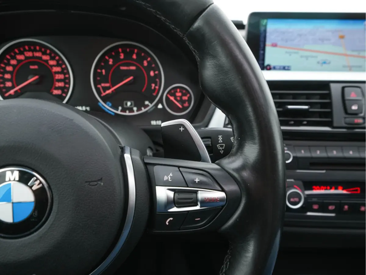 320i M-Sportpack High Executive Aut. *PANO | XENON | LEATHER | HEATED-SPORTSEATS | SHIFT-PADDLES | PRIVACY-GLASS | NAVI-FULLMAP | ECC | PDC | CRUISE | 19''ALU*