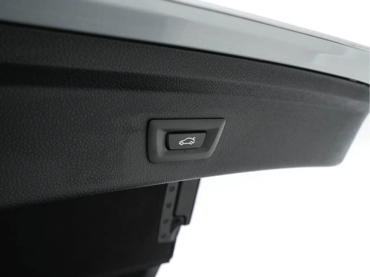 320i M-Sportpack High Executive Aut. *PANO | XENON | LEATHER | HEATED-SPORTSEATS | SHIFT-PADDLES | PRIVACY-GLASS | NAVI-FULLMAP | ECC | PDC | CRUISE | 19''ALU*