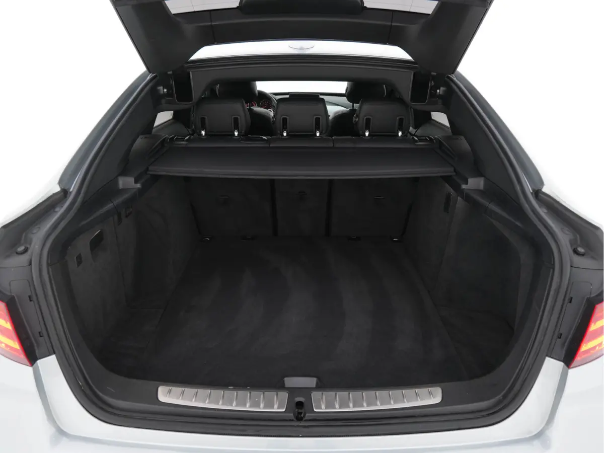 320i M-Sportpack High Executive Aut. *PANO | XENON | LEATHER | HEATED-SPORTSEATS | SHIFT-PADDLES | PRIVACY-GLASS | NAVI-FULLMAP | ECC | PDC | CRUISE | 19''ALU*