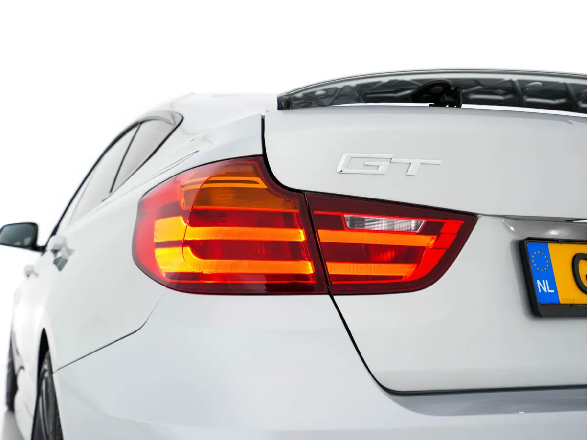 320i M-Sportpack High Executive Aut. *PANO | XENON | LEATHER | HEATED-SPORTSEATS | SHIFT-PADDLES | PRIVACY-GLASS | NAVI-FULLMAP | ECC | PDC | CRUISE | 19''ALU*