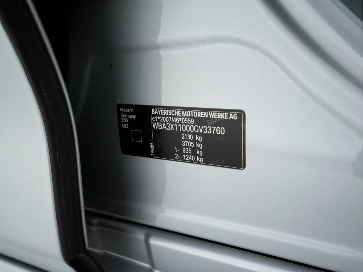 320i M-Sportpack High Executive Aut. *PANO | XENON | LEATHER | HEATED-SPORTSEATS | SHIFT-PADDLES | PRIVACY-GLASS | NAVI-FULLMAP | ECC | PDC | CRUISE | 19''ALU*