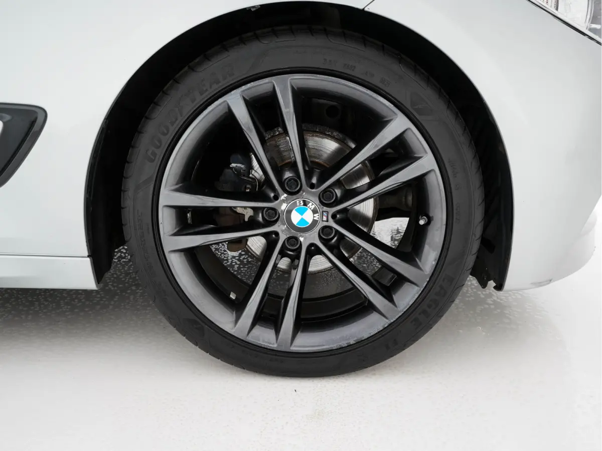 320i M-Sportpack High Executive Aut. *PANO | XENON | LEATHER | HEATED-SPORTSEATS | SHIFT-PADDLES | PRIVACY-GLASS | NAVI-FULLMAP | ECC | PDC | CRUISE | 19''ALU*