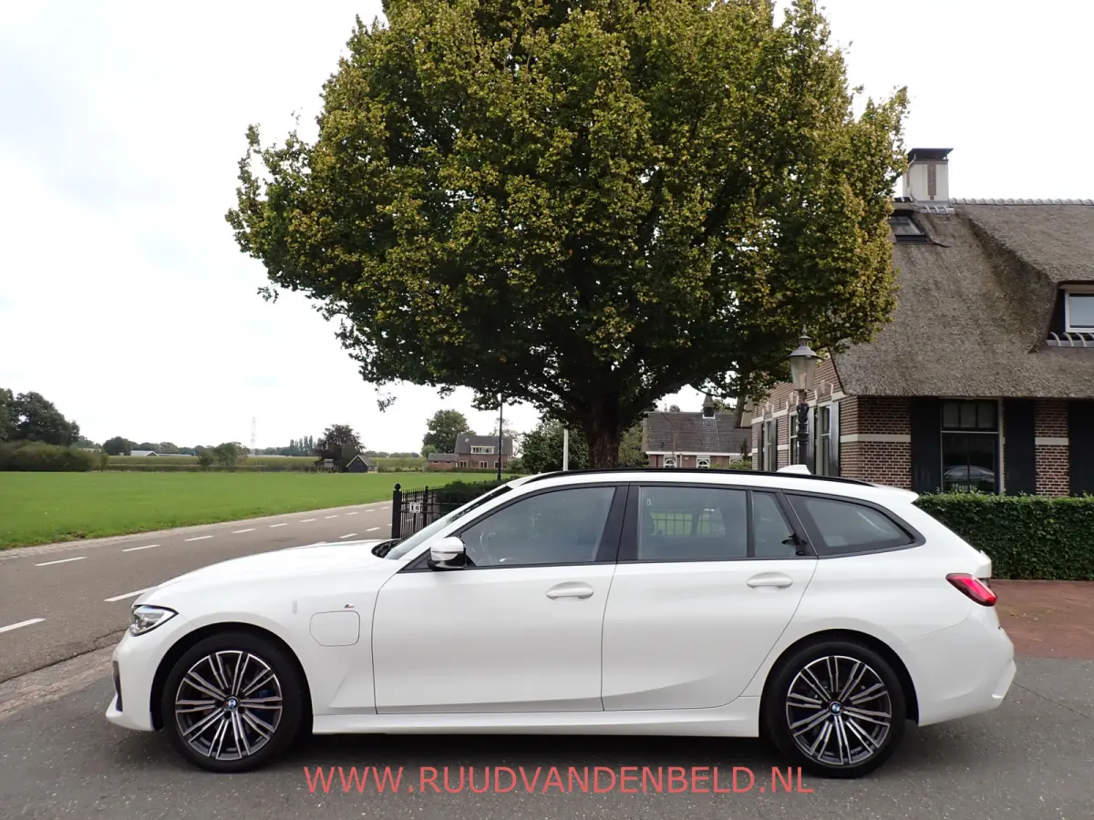 330e M-PAKKET SHADOWLINE SPORTLEER/SFEERVERLICHTING