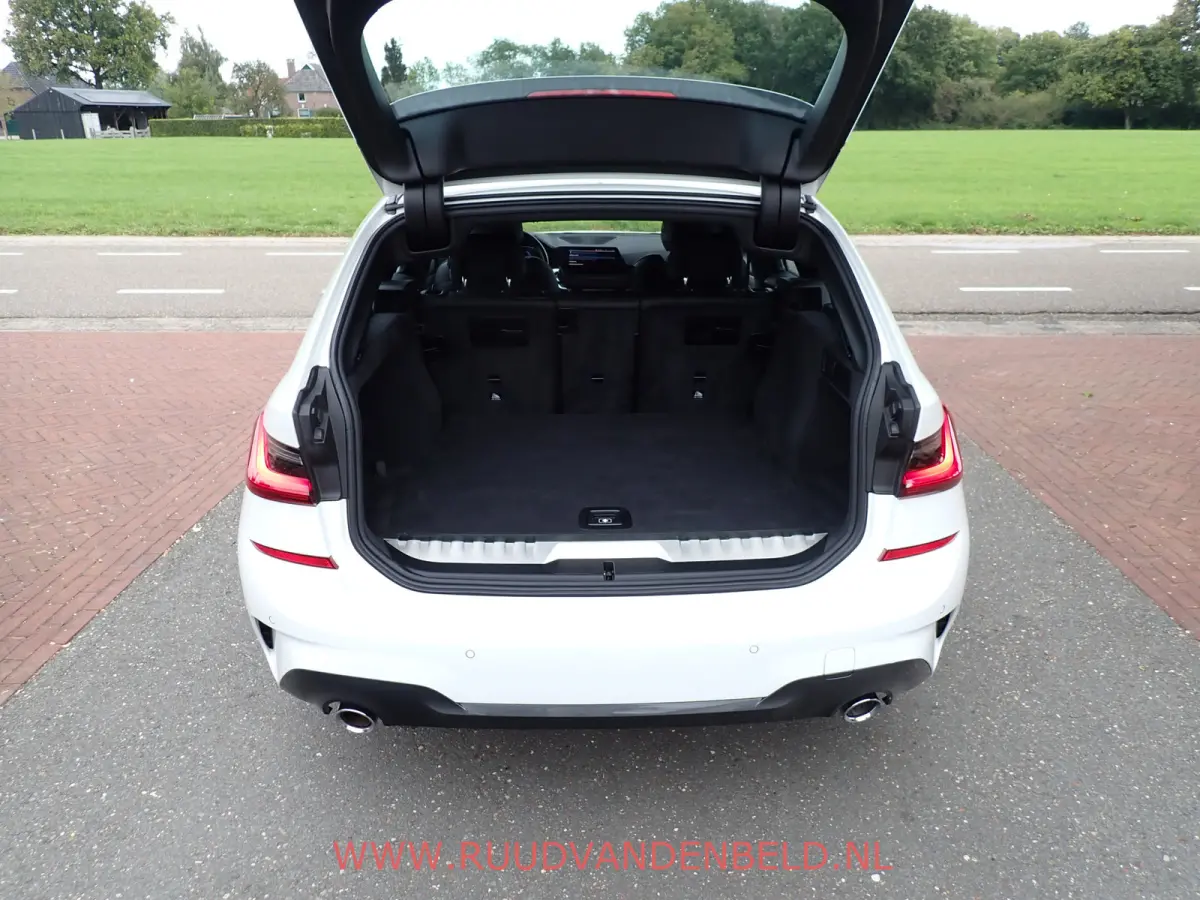 330e M-PAKKET SHADOWLINE SPORTLEER/SFEERVERLICHTING