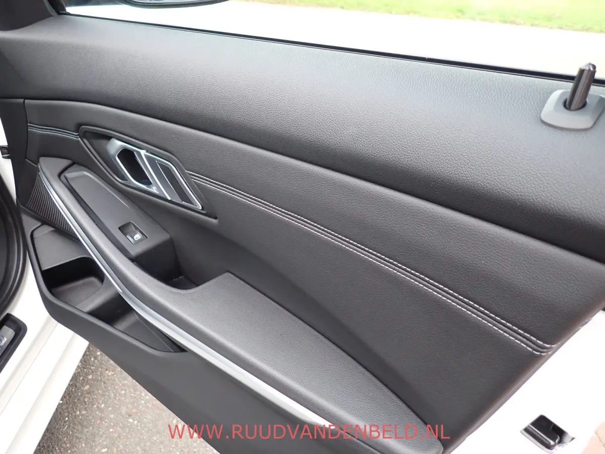 330e M-PAKKET SHADOWLINE SPORTLEER/SFEERVERLICHTING