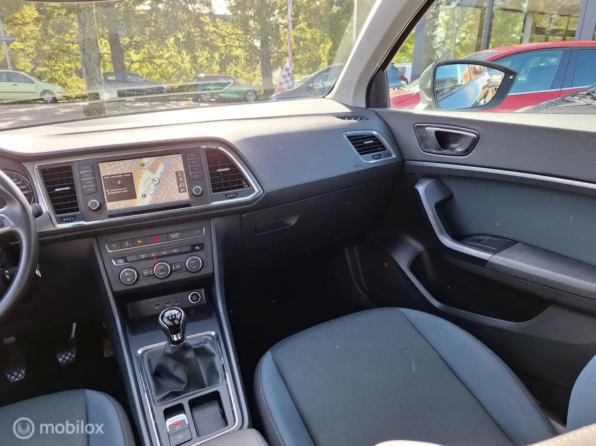 1.0 ECOTSI STYLE BUSINESS INTENSE • Carplay • Parkeerassistent •