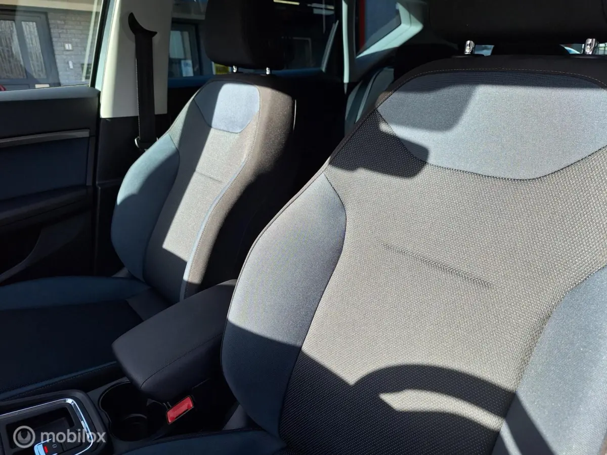 1.0 ECOTSI STYLE BUSINESS INTENSE • Carplay • Parkeerassistent •