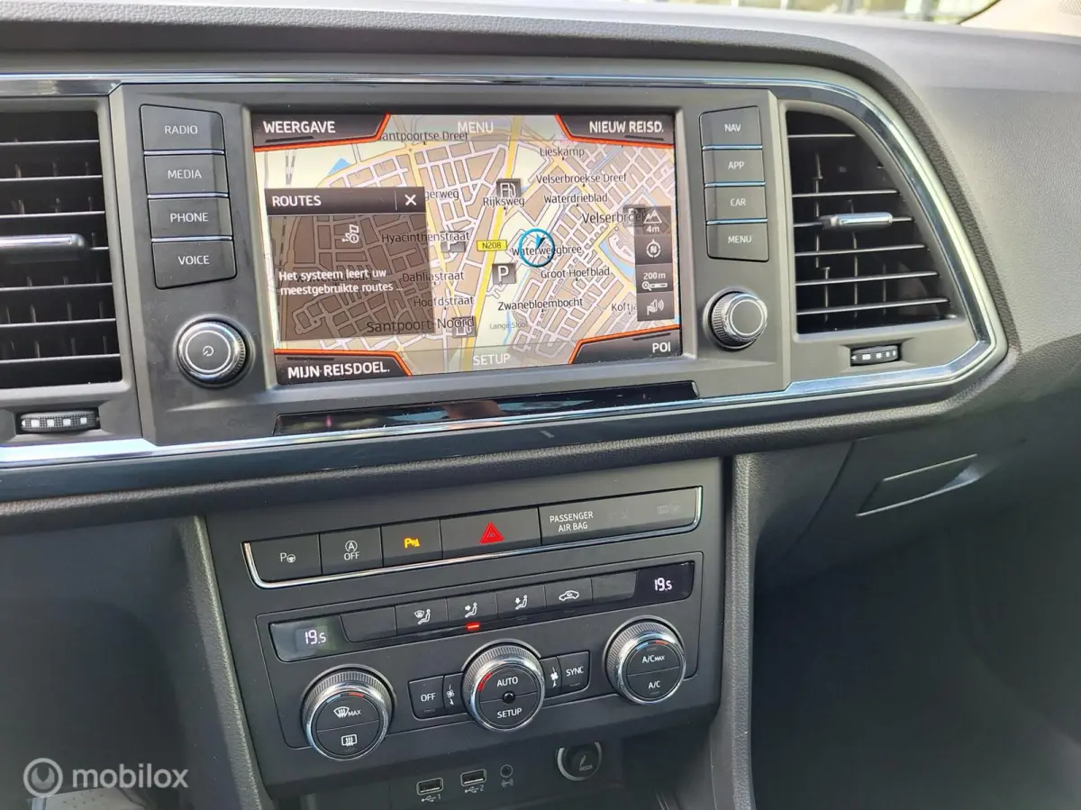 1.0 ECOTSI STYLE BUSINESS INTENSE • Carplay • Parkeerassistent •