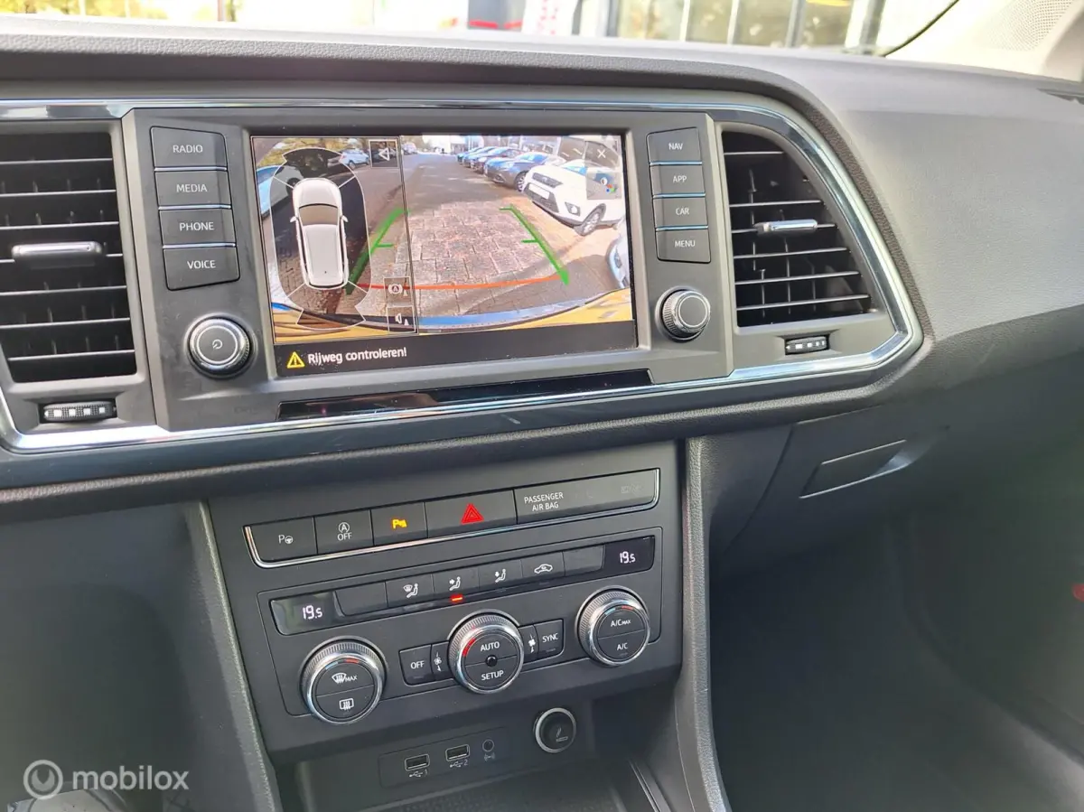 1.0 ECOTSI STYLE BUSINESS INTENSE • Carplay • Parkeerassistent •