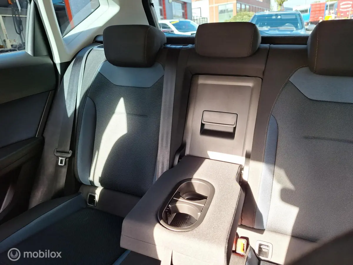 1.0 ECOTSI STYLE BUSINESS INTENSE • Carplay • Parkeerassistent •
