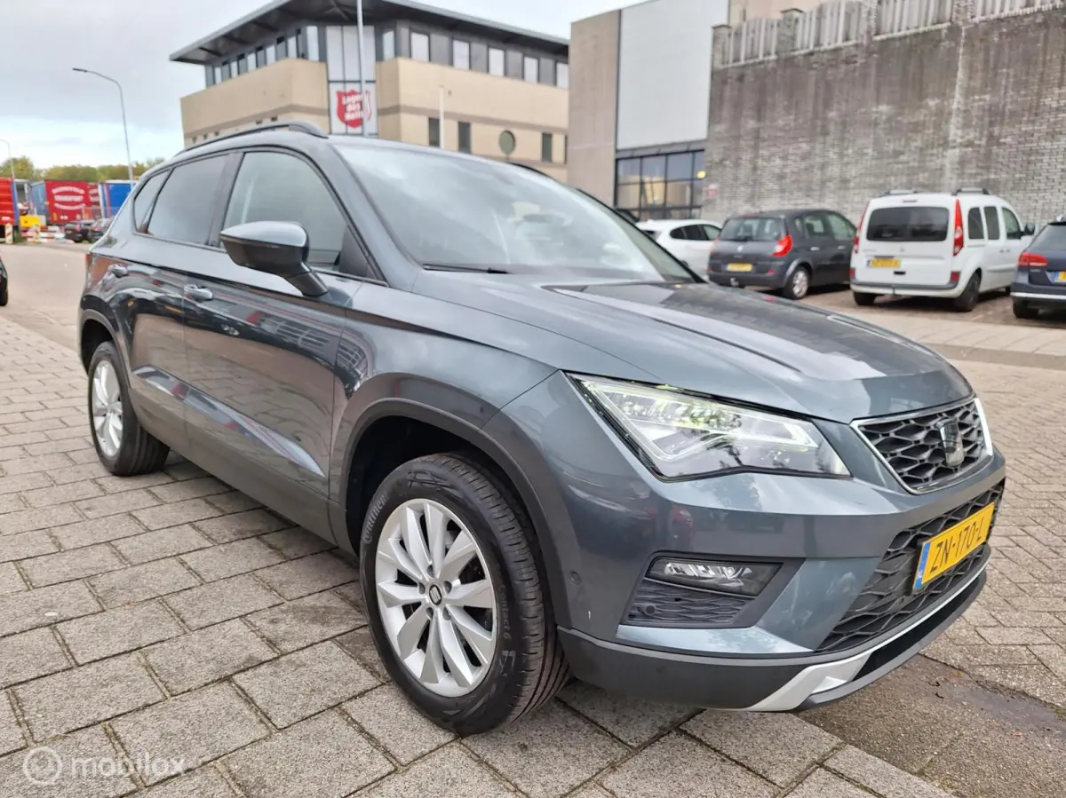 1.0 ECOTSI STYLE BUSINESS INTENSE • Carplay • Parkeerassistent •