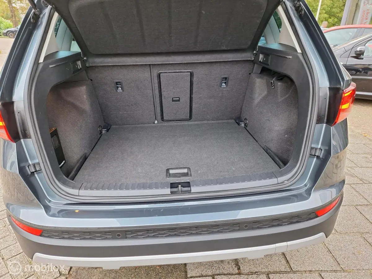1.0 ECOTSI STYLE BUSINESS INTENSE • Carplay • Parkeerassistent •