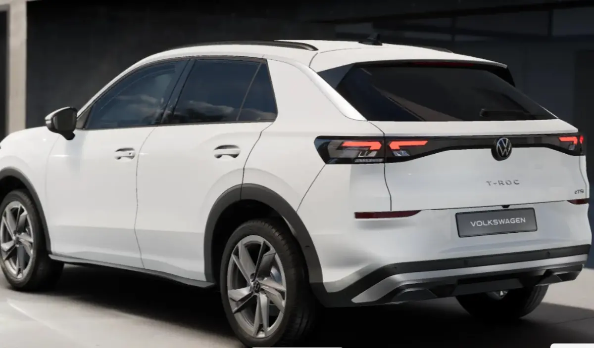 1.5 eTsi Life First Edition 116 PK Automaat | Nieuwe T-Roc | Apple Carplay draadloos | Camera | Stoelverwarming | Android Auto draadloos | 17" Lichtmetalen velgen | Stuurverwarming |  LED ko