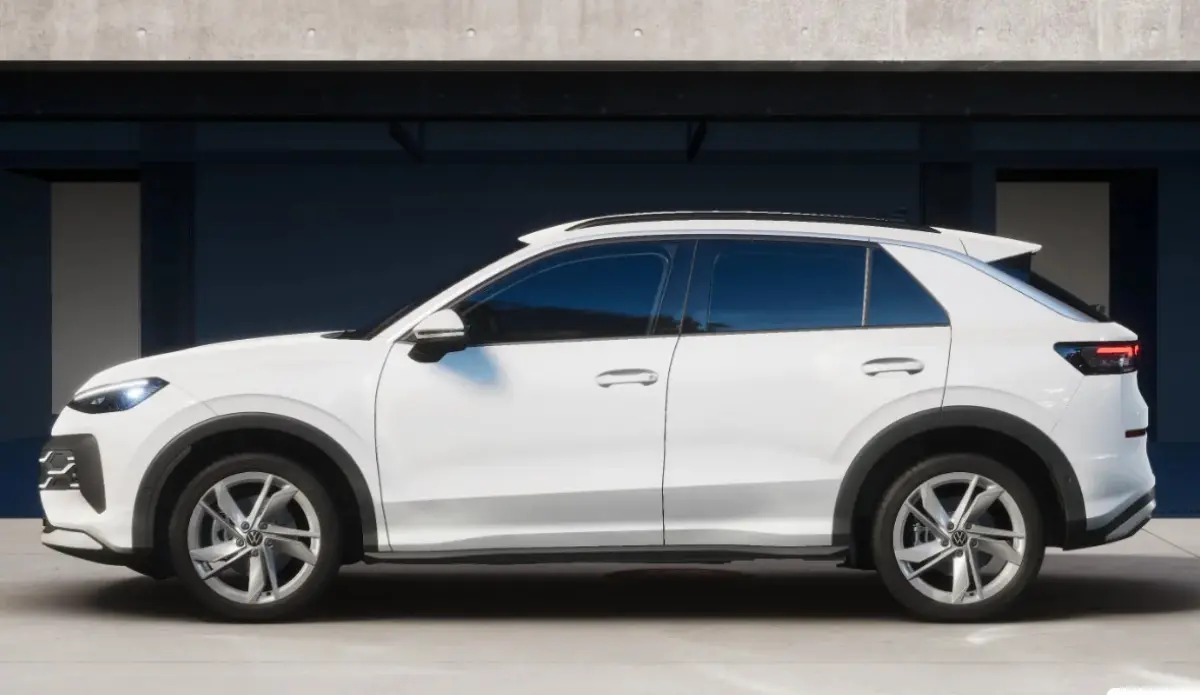 1.5 eTsi Life First Edition 116 PK Automaat | Nieuwe T-Roc | Apple Carplay draadloos | Camera | Stoelverwarming | Android Auto draadloos | 17" Lichtmetalen velgen | Stuurverwarming |  LED ko