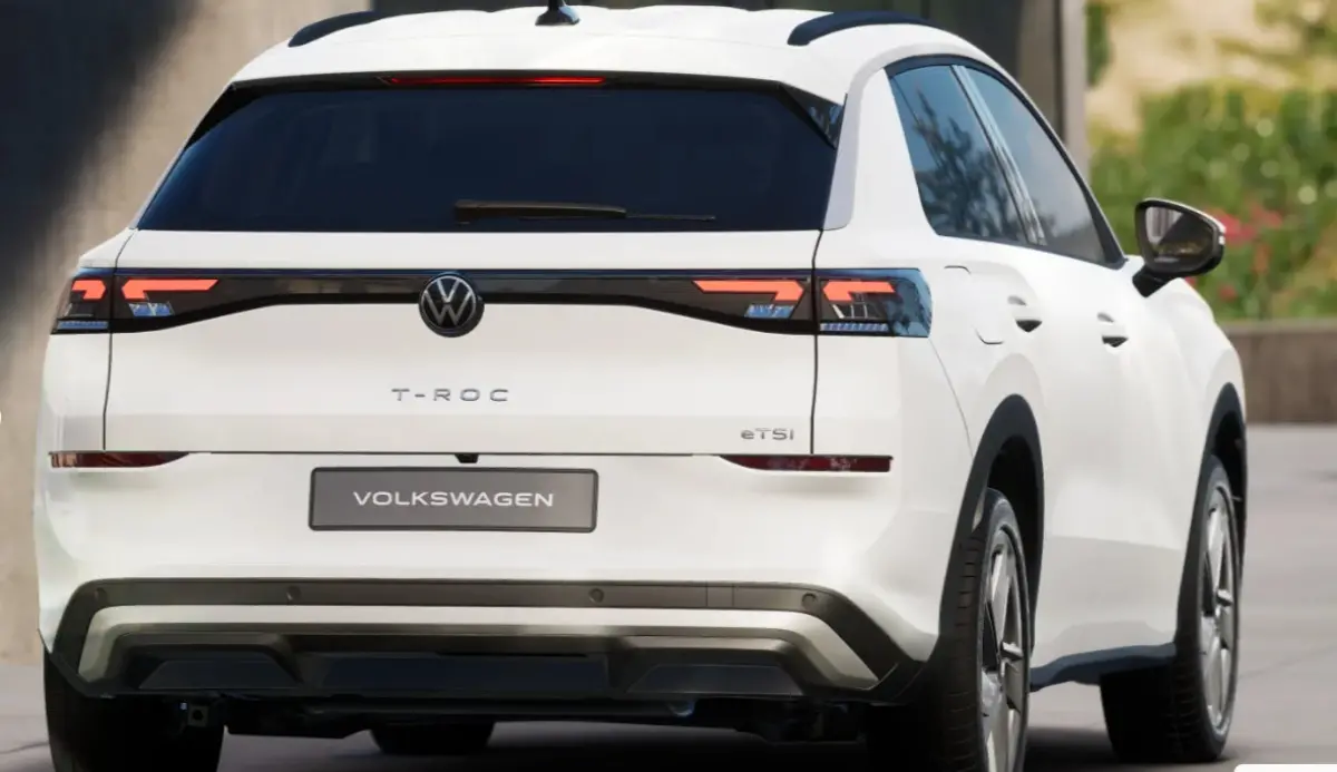 1.5 eTsi Life First Edition 116 PK Automaat | Nieuwe T-Roc | Apple Carplay draadloos | Camera | Stoelverwarming | Android Auto draadloos | 17" Lichtmetalen velgen | Stuurverwarming |  LED ko