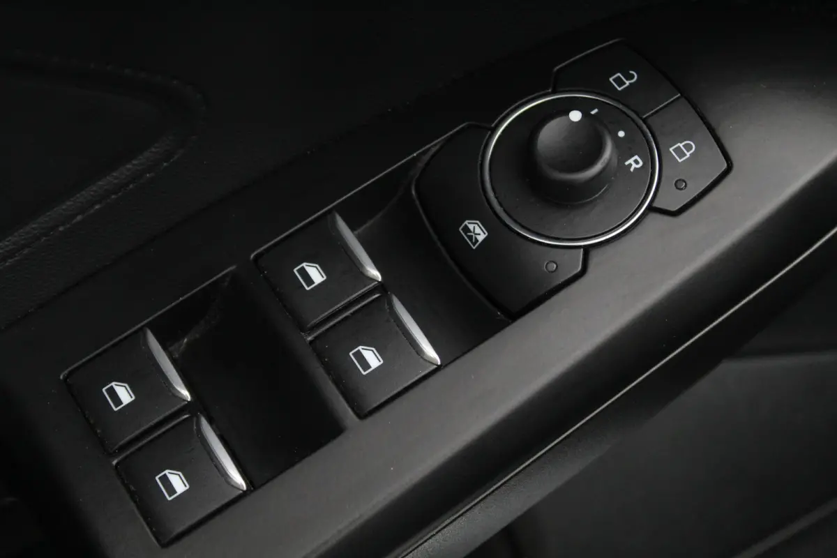 1.0 EcoBoost Hybrid Connected