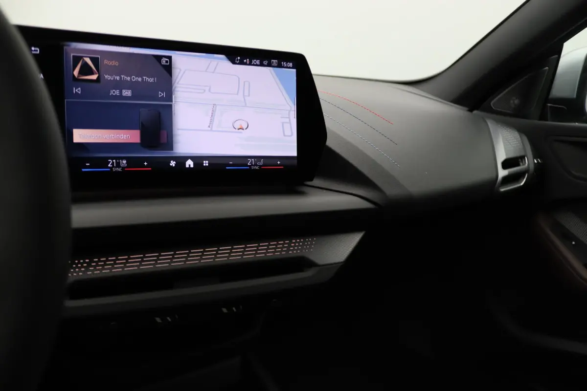 220 M Sportpakket | Premium Pack | Stuurwielrand Verwarmd | Comfort Access | Achteruitrijcamera | Panoramadak | Driving Assistant Plus | Harman Kardon | 19''
