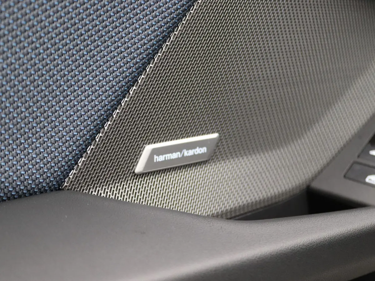 120 M Sport Design | Premium Pack | Stuurwielrand Verwarmd | Achteruitrijcamera | Driving Assistant | Parking Assistant | Harman Kardon | 18''