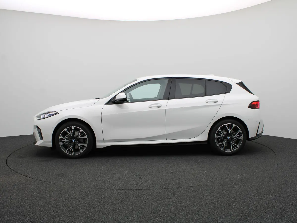 120 M Sport Design | Premium Pack | Stuurwielrand Verwarmd | Achteruitrijcamera | Driving Assistant | Parking Assistant | Harman Kardon | 18''