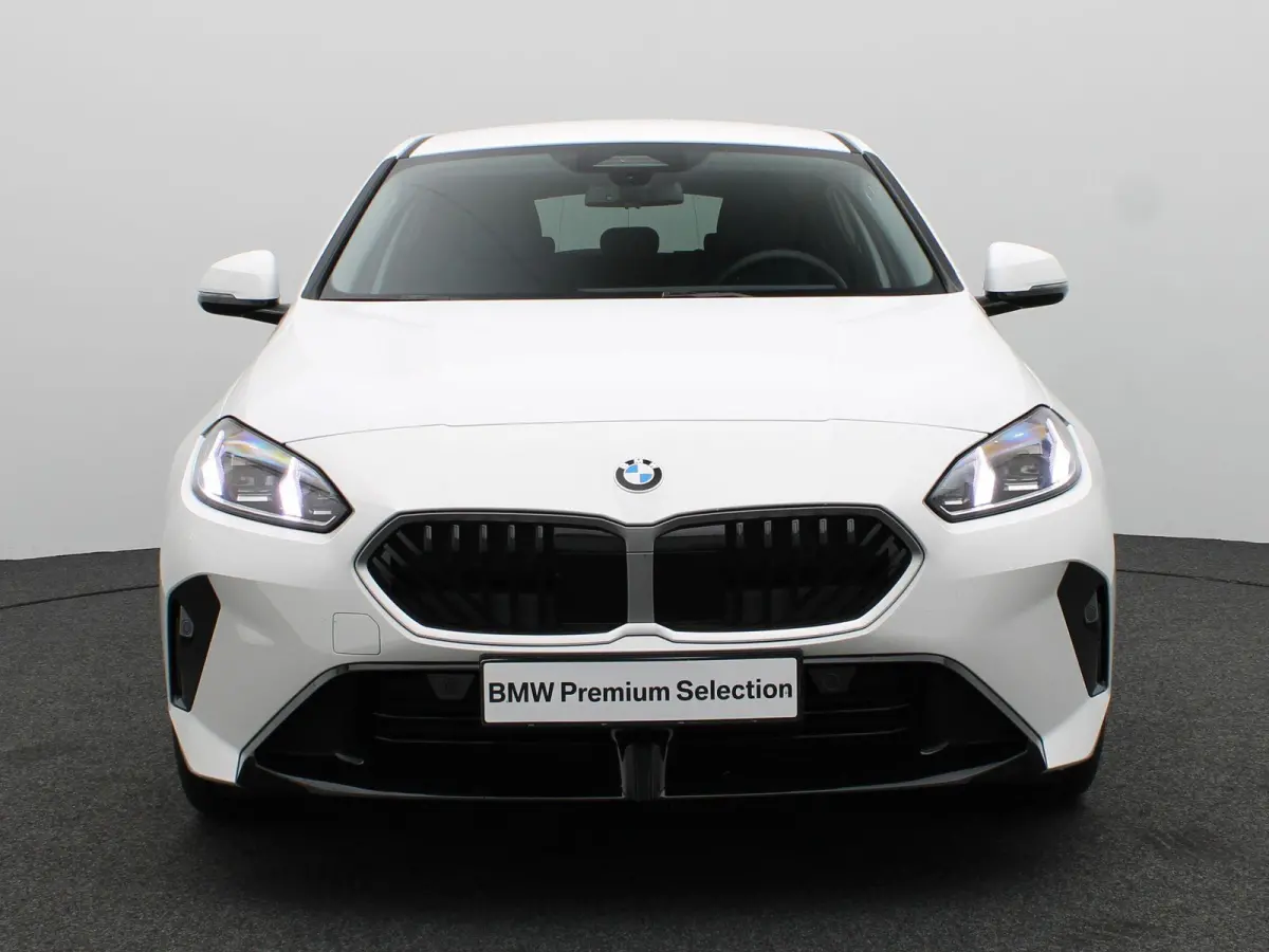 120 M Sport Design | Premium Pack | Stuurwielrand Verwarmd | Achteruitrijcamera | Driving Assistant | Parking Assistant | Harman Kardon | 18''