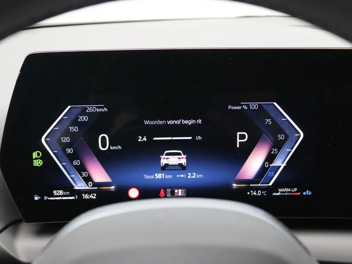 120 M Sport Design | Premium Pack | Stuurwielrand Verwarmd | Achteruitrijcamera | Driving Assistant | Parking Assistant | Harman Kardon | 18''