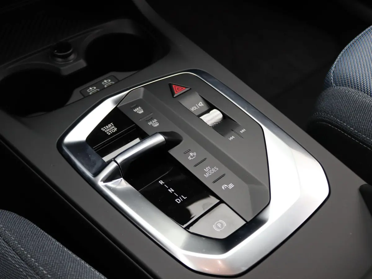 120 M Sport Design | Premium Pack | Stuurwielrand Verwarmd | Achteruitrijcamera | Driving Assistant | Parking Assistant | Harman Kardon | 18''