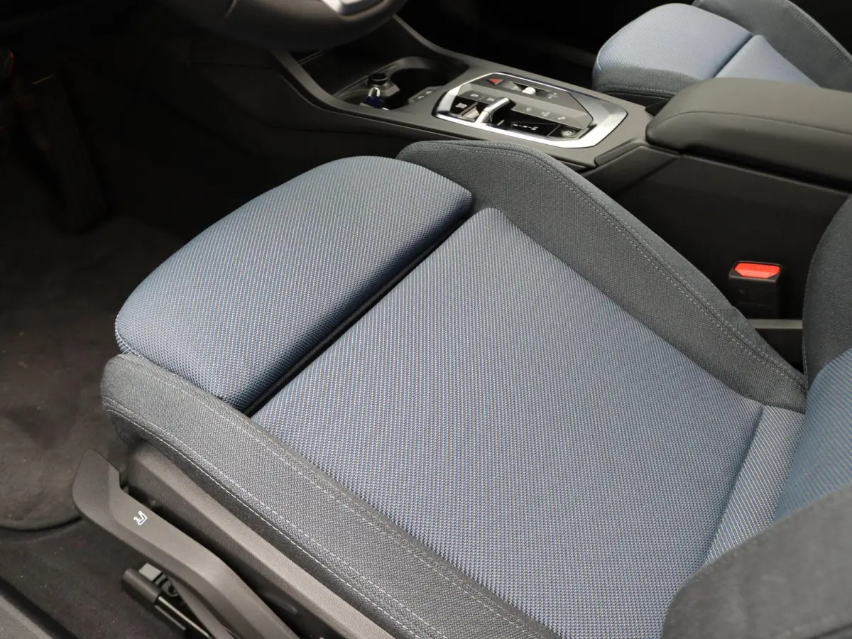 120 M Sport Design | Premium Pack | Stuurwielrand Verwarmd | Achteruitrijcamera | Driving Assistant | Parking Assistant | Harman Kardon | 18''