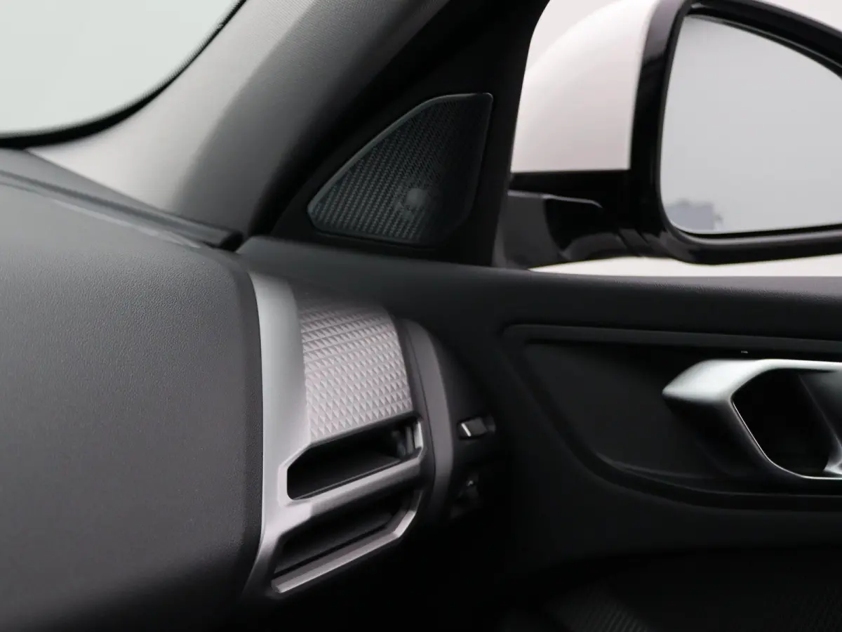 120 M Sport Design | Premium Pack | Stuurwielrand Verwarmd | Achteruitrijcamera | Driving Assistant | Parking Assistant | Harman Kardon | 18''