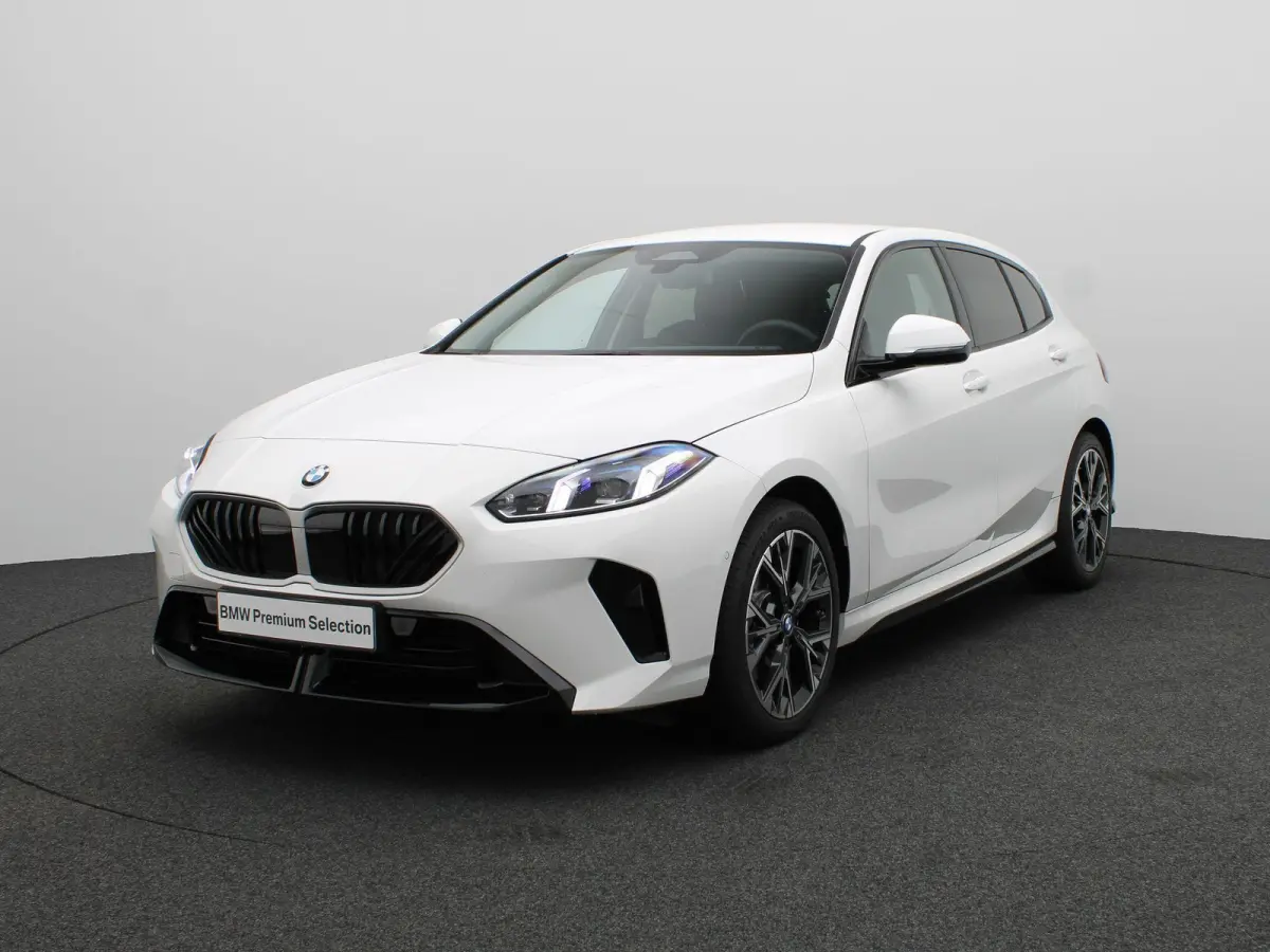 120 M Sport Design | Premium Pack | Stuurwielrand Verwarmd | Achteruitrijcamera | Driving Assistant | Parking Assistant | Harman Kardon | 18''