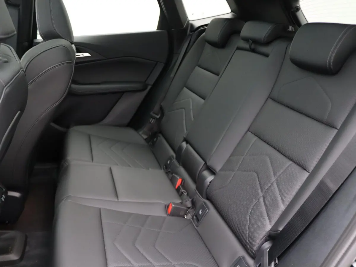 225e xDrive M Sportpakket | Premium Pack | Comfort Pack | Travel Pack | Stuurwielrand Verwarmd | Trekhaak | Panoramadak | Elektrisch Verstelbare Sportstoelen | Driving Assistant Plus | Harma