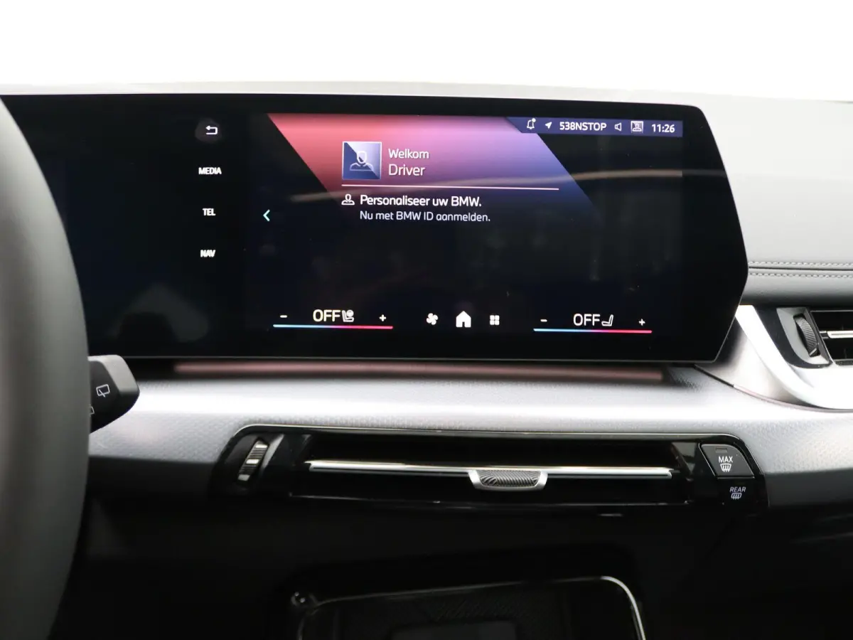 225e xDrive M Sportpakket | Premium Pack | Comfort Pack | Travel Pack | Stuurwielrand Verwarmd | Trekhaak | Panoramadak | Elektrisch Verstelbare Sportstoelen | Driving Assistant Plus | Harma