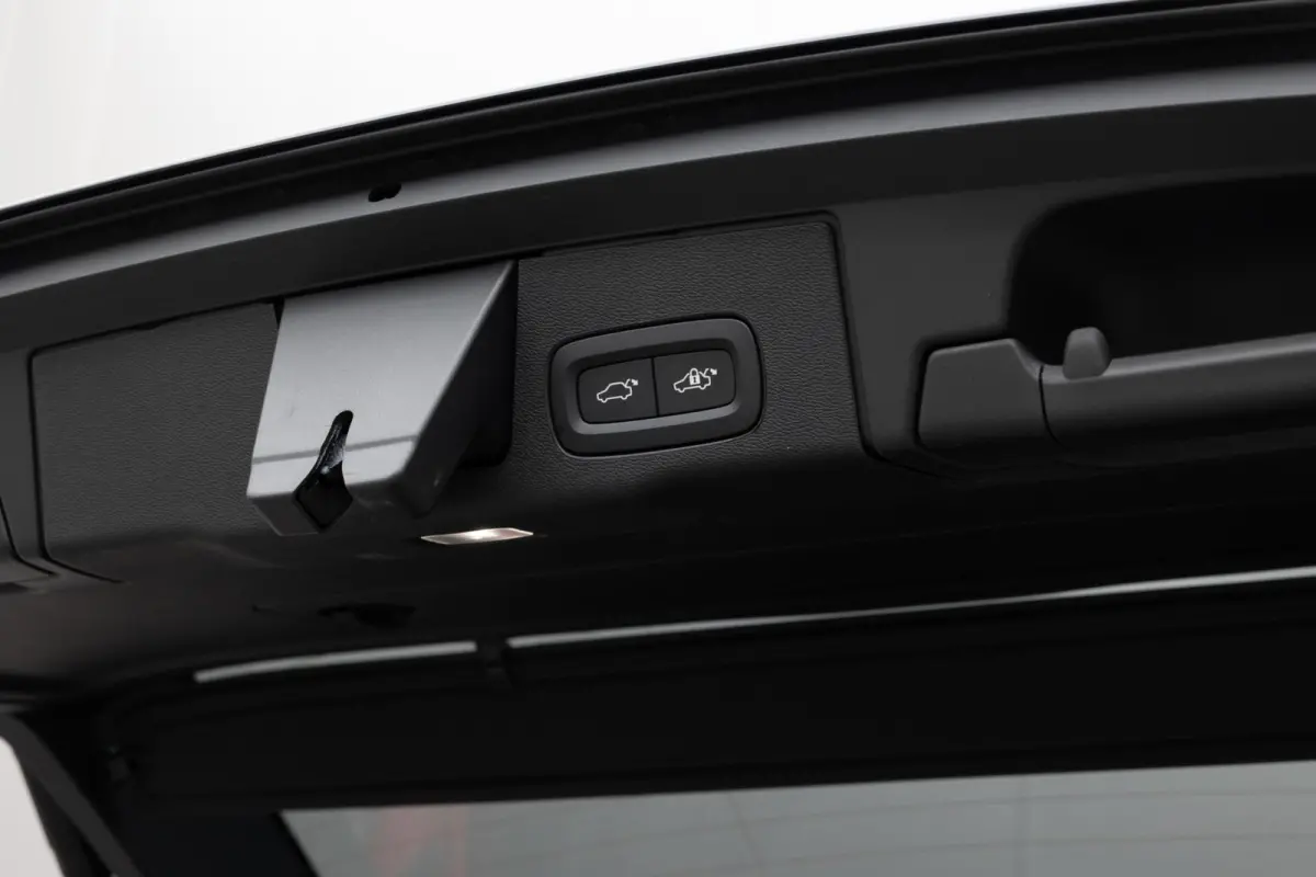 T8 Plug-in hybrid AWD Ultra Dark Snel Leverbaar! Te bestellen!