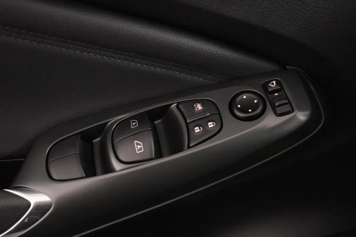 1.6 Hybrid N-Connecta | € 6.000,- voorraadvoordeel!! | Stoel, stuur en voorruit verwarming | Navigatie | Draadloos Apple carplay& Android auto | Keyless entry& Start |