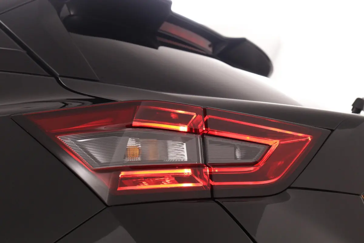 1.6 Hybrid N-Connecta | € 6.000,- voorraadvoordeel!! | Stoel, stuur en voorruit verwarming | Navigatie | Draadloos Apple carplay& Android auto | Keyless entry& Start |