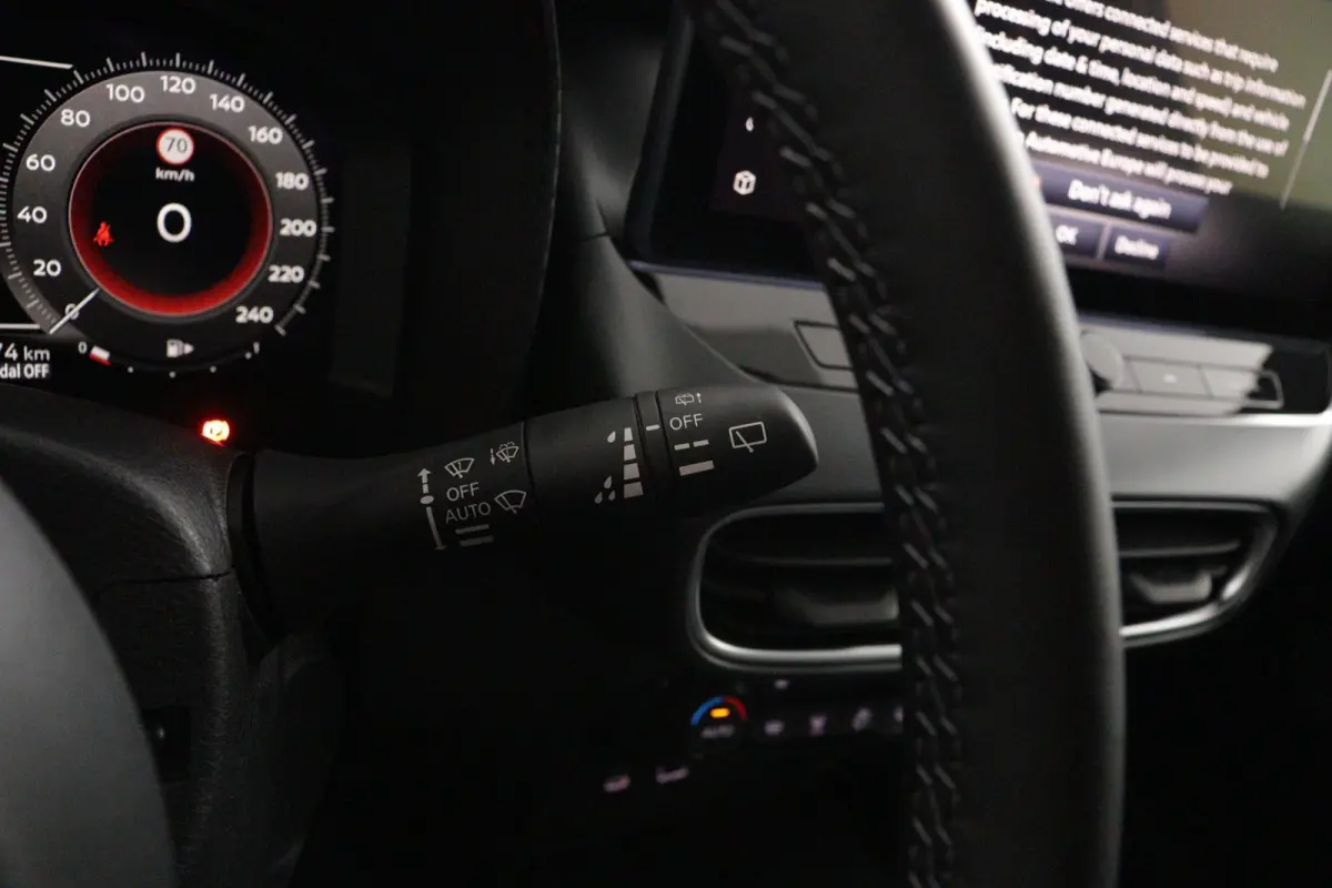 1.6 Hybrid N-Connecta | € 6.000,- voorraadvoordeel!! | Stoel, stuur en voorruit verwarming | Navigatie | Draadloos Apple carplay& Android auto | Keyless entry& Start |