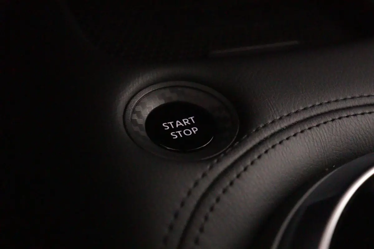 1.6 Hybrid N-Connecta | € 6.000,- voorraadvoordeel!! | Stoel, stuur en voorruit verwarming | Navigatie | Draadloos Apple carplay& Android auto | Keyless entry& Start |