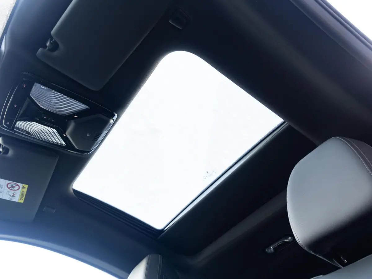 420i M Sport Pro | Schuif-/kanteldak | Harman Kardon | Stoel en Stuurwiel verwarming | Comfort Access | Elektrische achterklep