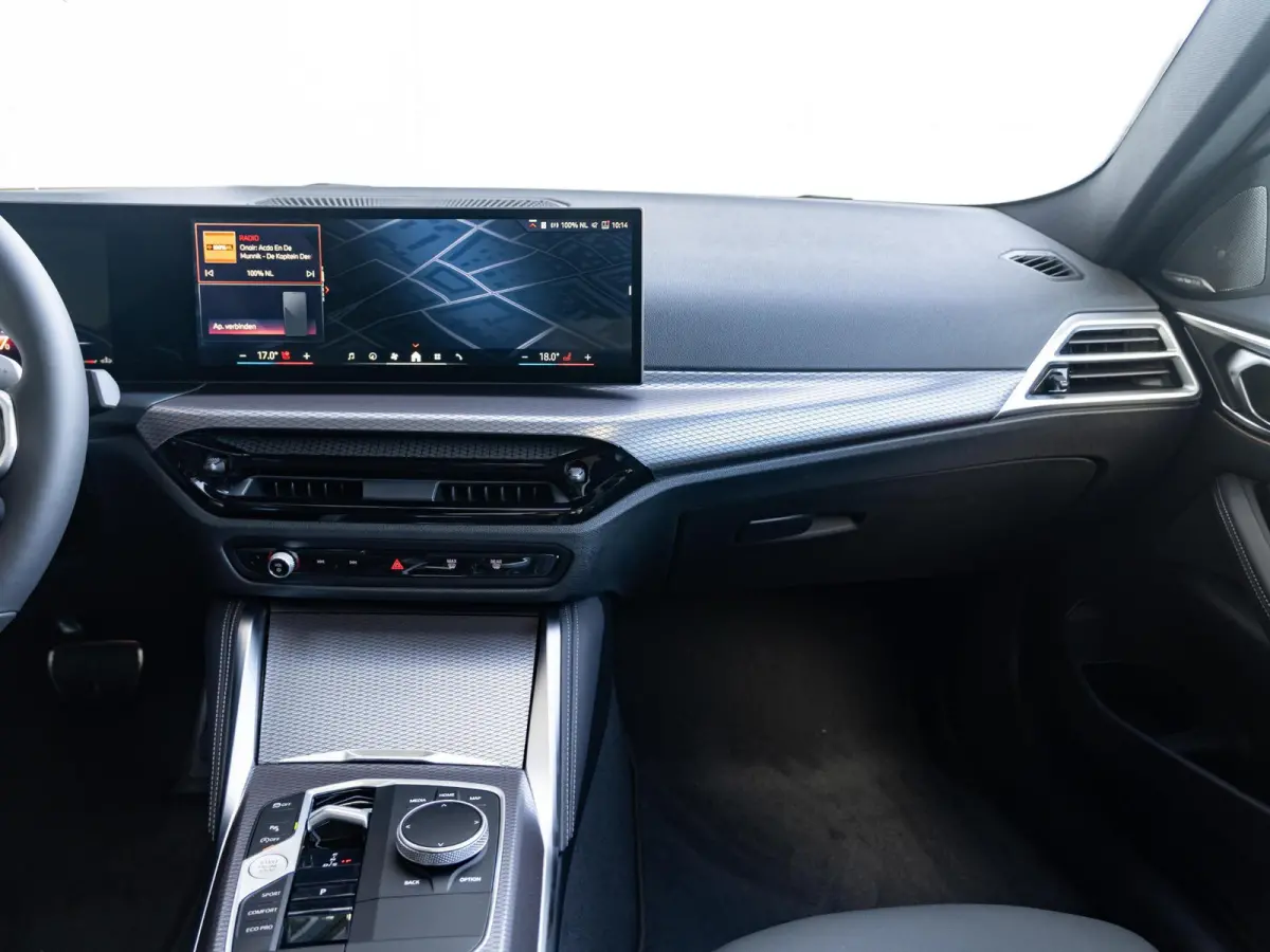 420i M Sport Pro | Schuif-/kanteldak | Harman Kardon | Stoel en Stuurwiel verwarming | Comfort Access | Elektrische achterklep
