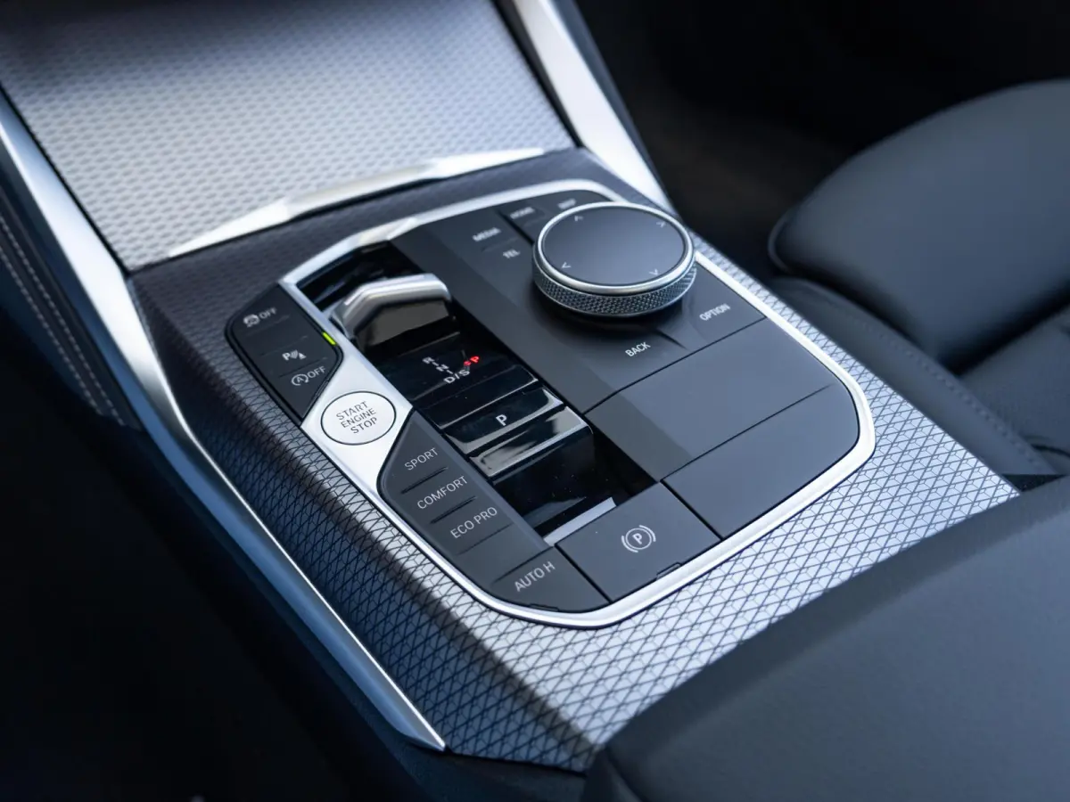 420i M Sport Pro | Schuif-/kanteldak | Harman Kardon | Stoel en Stuurwiel verwarming | Comfort Access | Elektrische achterklep