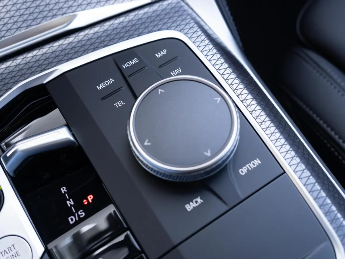 420i M Sport Pro | Schuif-/kanteldak | Harman Kardon | Stoel en Stuurwiel verwarming | Comfort Access | Elektrische achterklep