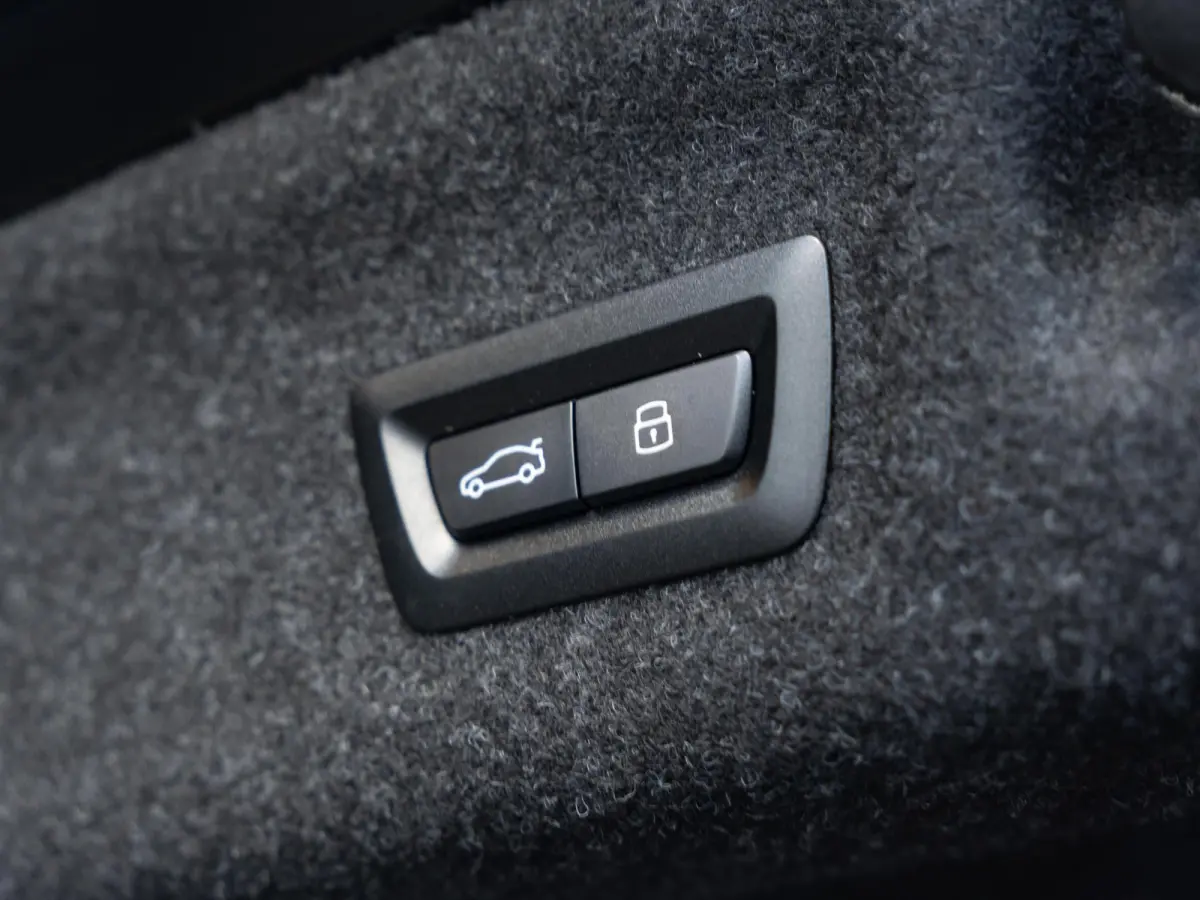 420i M Sport Pro | Schuif-/kanteldak | Harman Kardon | Stoel en Stuurwiel verwarming | Comfort Access | Elektrische achterklep