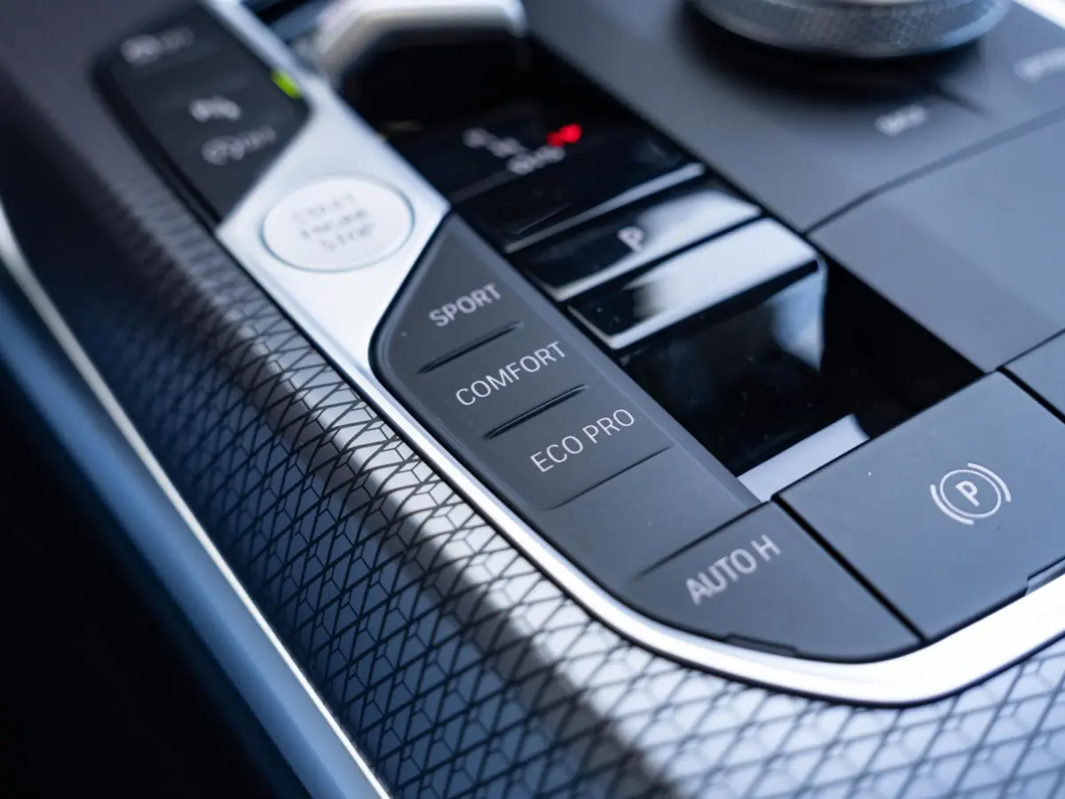 420i M Sport Pro | Schuif-/kanteldak | Harman Kardon | Stoel en Stuurwiel verwarming | Comfort Access | Elektrische achterklep