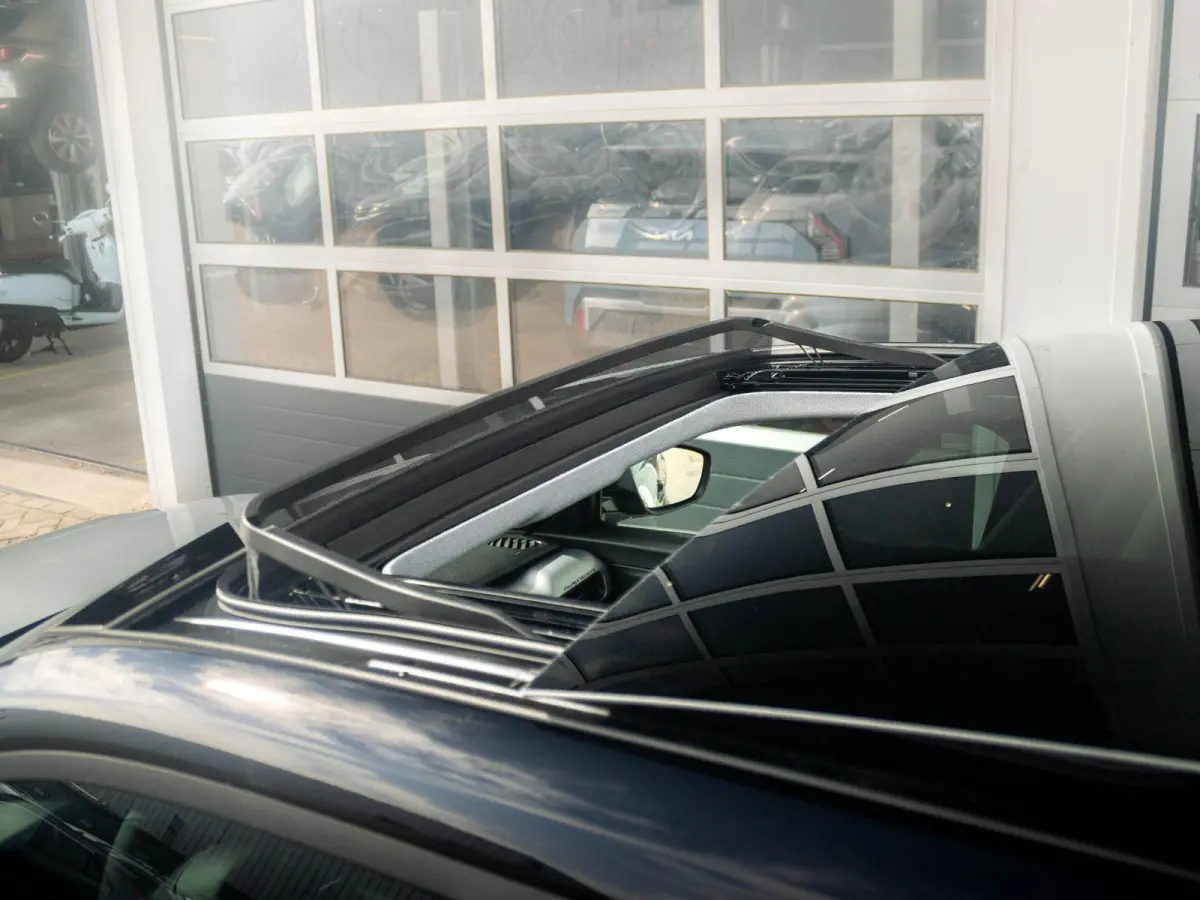 1.2 e-Hybrid Summit | Uit voorraad leverbaar | Winter Pack | Schuif/Kanteldak | Infotaiment&Convenience Pack | Bicolore