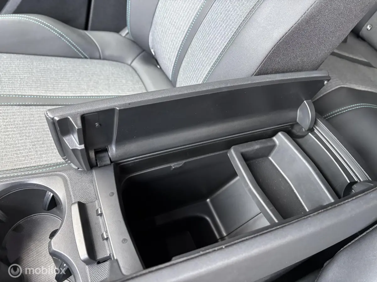 1.6 HYbrid 190 Allure Pack Business Navigatoe Adaptive Cruise control