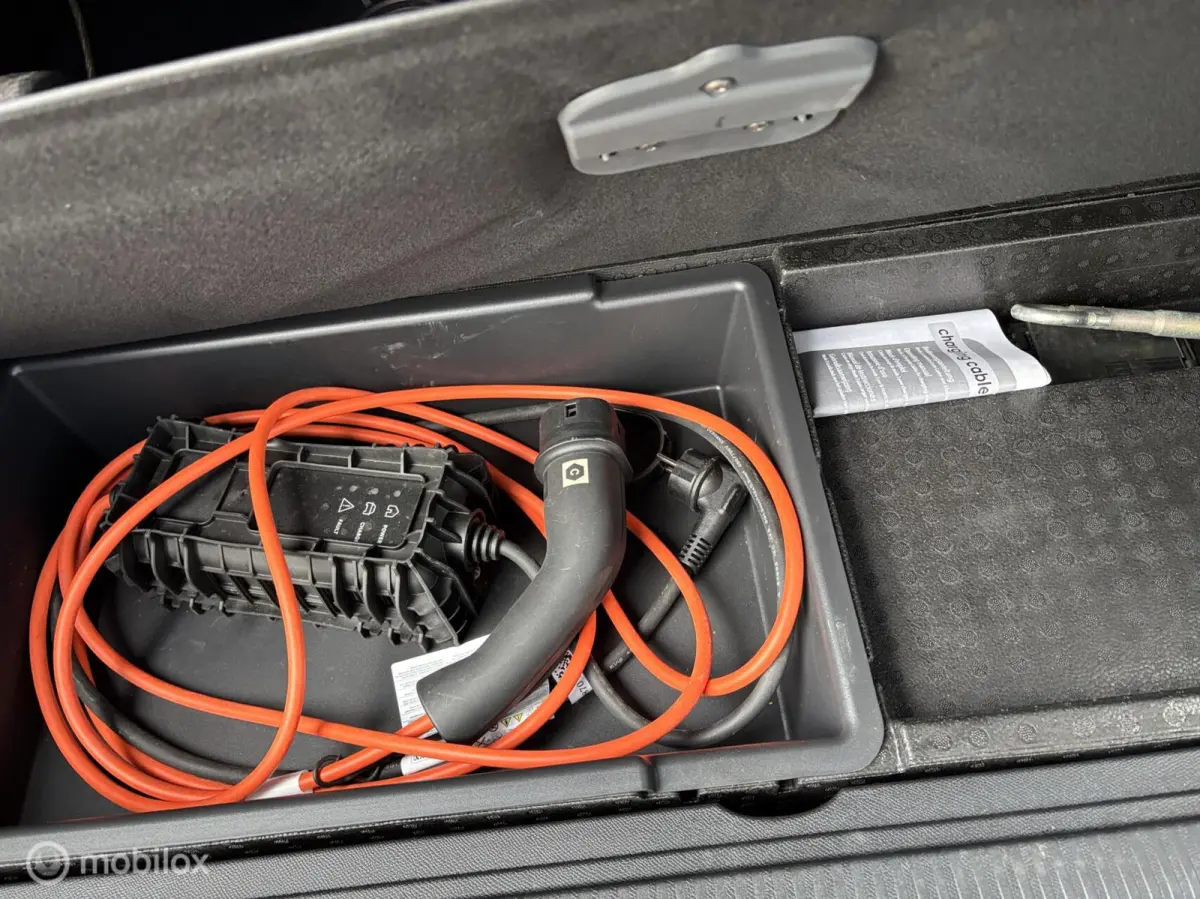 1.6 HYbrid 190 Allure Pack Business Navigatoe Adaptive Cruise control
