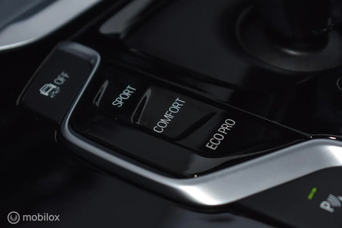 M40i xDrive Saphirschwarz Pano HUD H/K 360°Cam DAB Memory 20" LMV Zeer mooi!