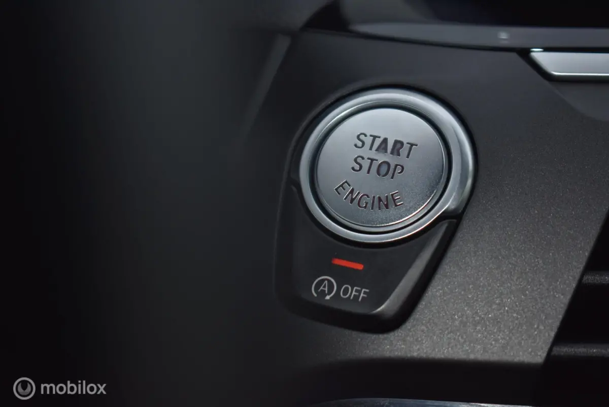 M40i xDrive Saphirschwarz Pano HUD H/K 360°Cam DAB Memory 20" LMV Zeer mooi!