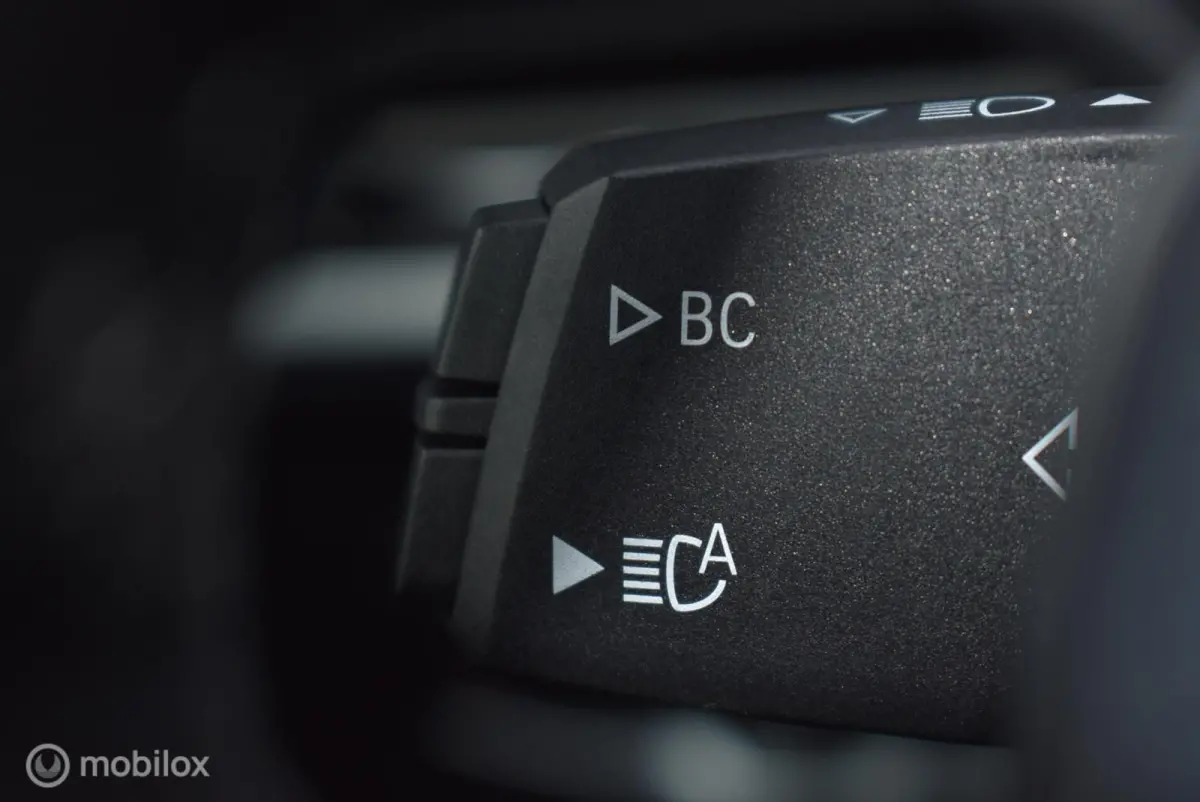 M40i xDrive Saphirschwarz Pano HUD H/K 360°Cam DAB Memory 20" LMV Zeer mooi!