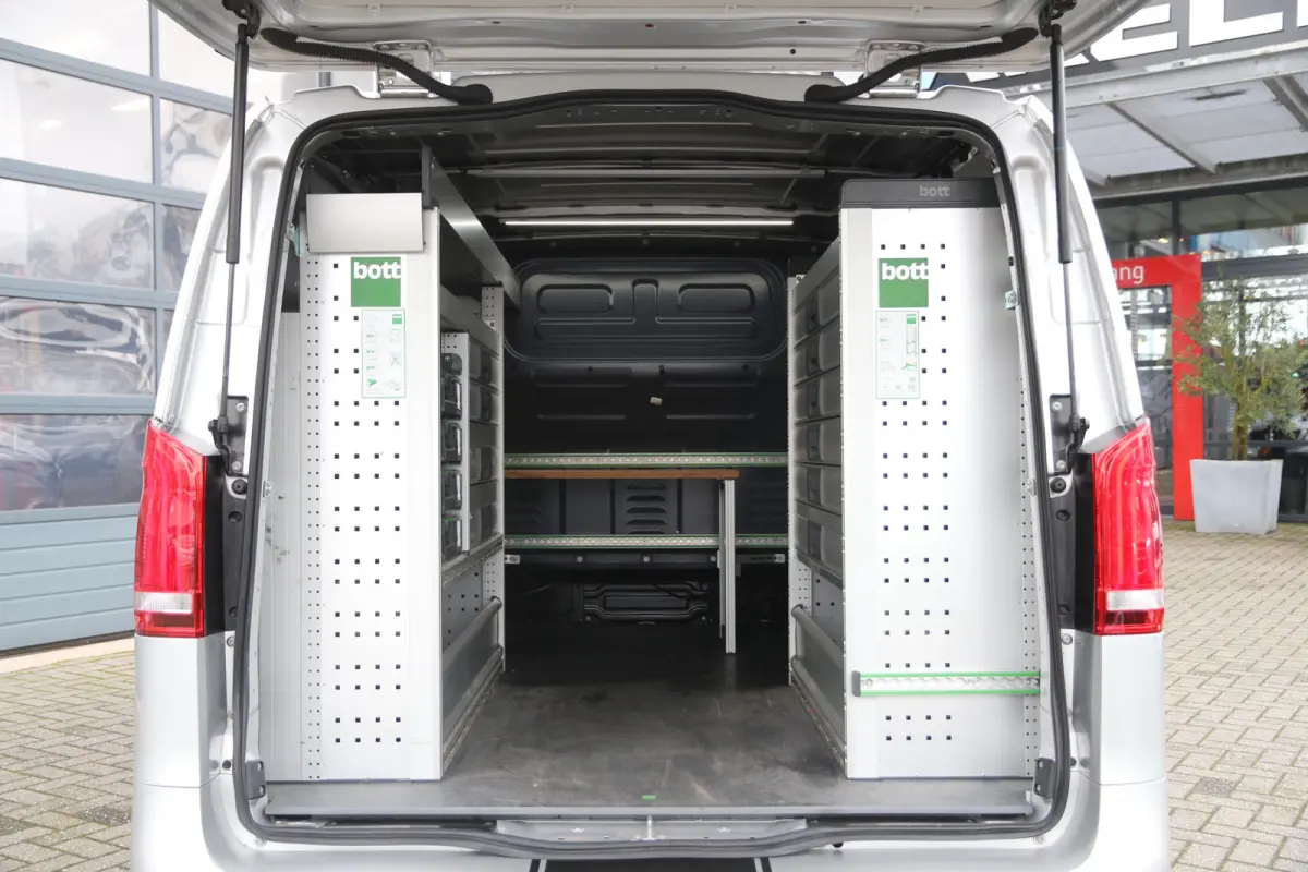 190PK CDI | Aut. | Werkplaats inrichting | Navi | Cruise | Airco..