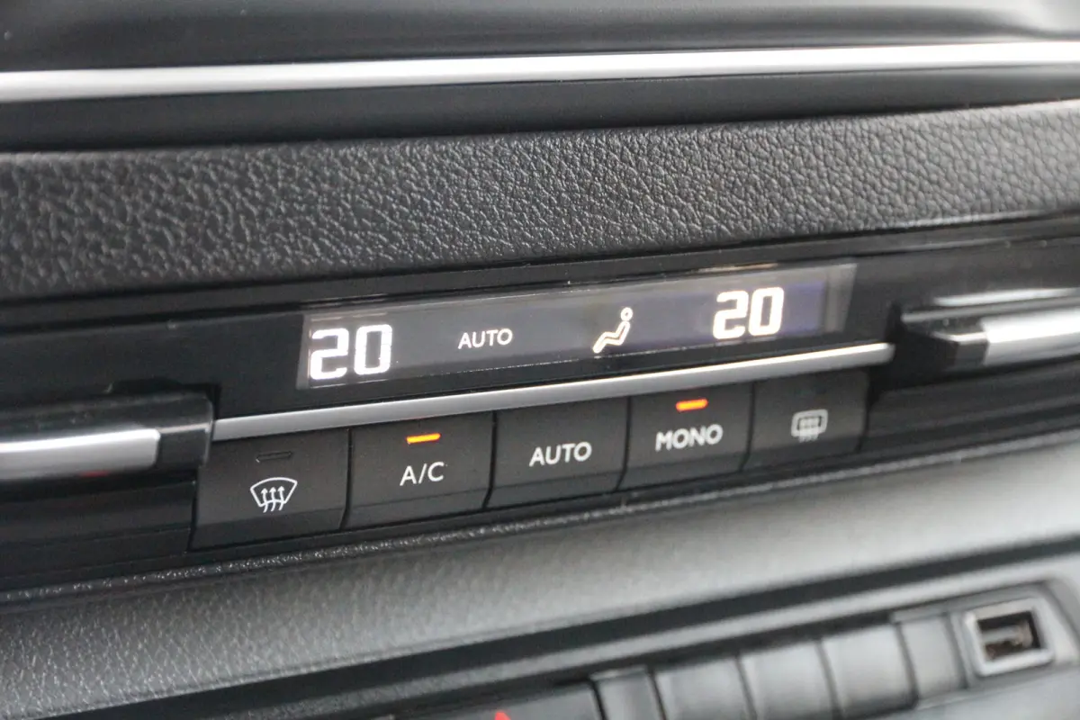 2.0 BlueHDI 180 | Aut. | L3 | Xenon | Keyless | Standkachel | Clima..